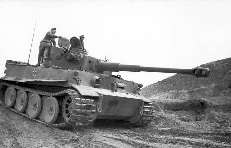 Bundesarchiv_Bild_101I-554-0872-35_Tunesien_Panzer_VI_Tiger_I.jpg