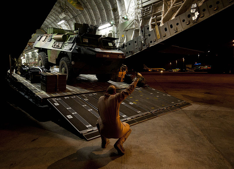 French_VAB_Vehicle_Being_Unloaded_from_RAF_C17_in_Mali
