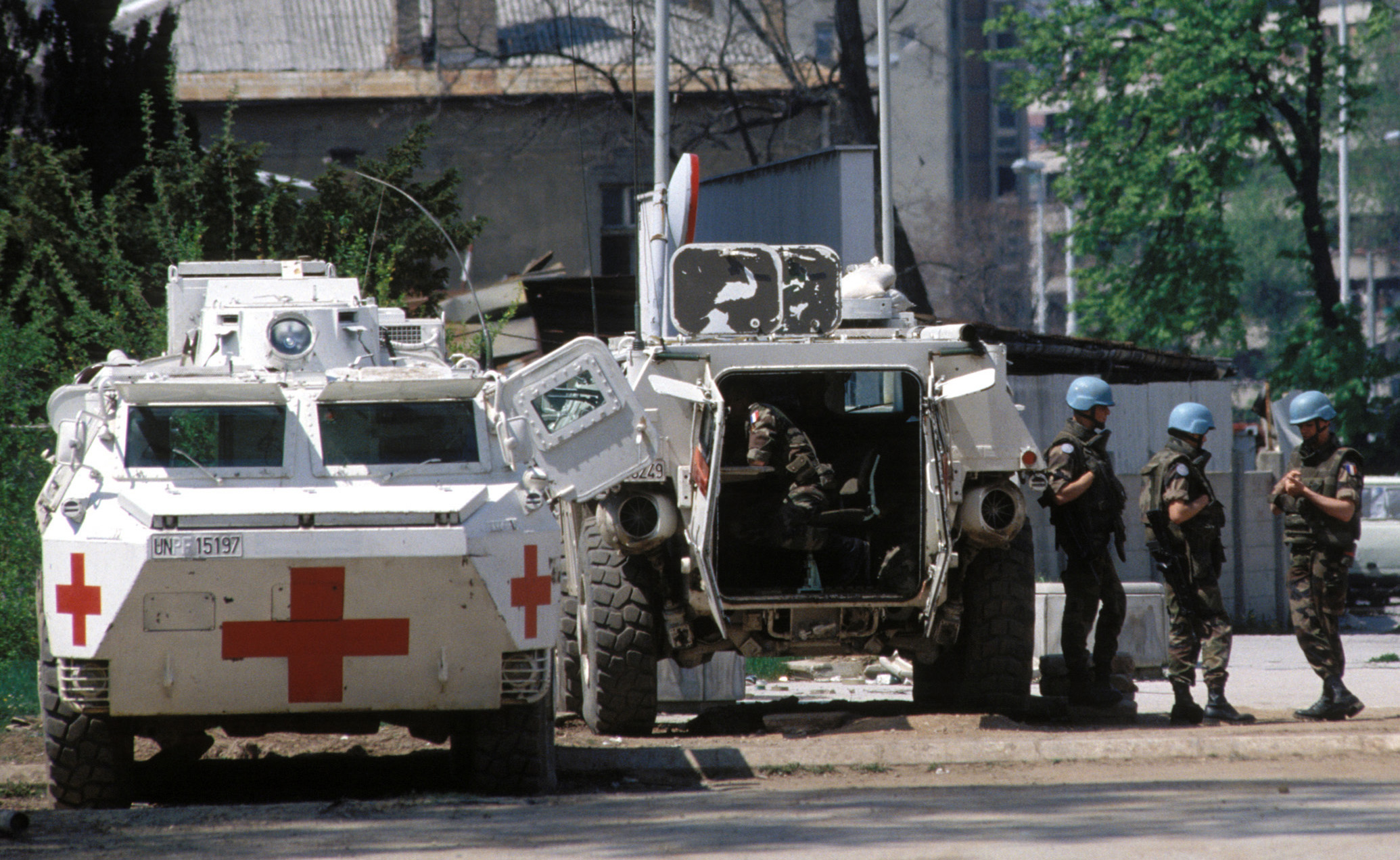 VABs-UN_peacekeepers_in_Sarajevo_1996