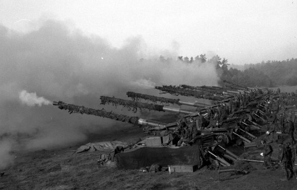 M107 British Artillery Firing in exercizes
