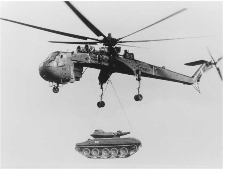 M551 airlifted by a Ch-54 Tahre of the US Army