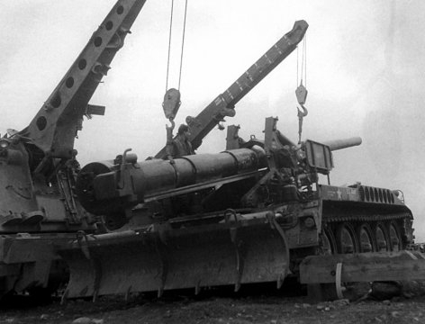 Replacing barrel on an M-107 at Camp Carroll 1968
