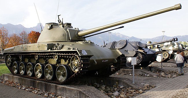 Panzer 58, segundo protótipo (canhão de 20 pdr), no Museu do Exército Suíço em Thun.