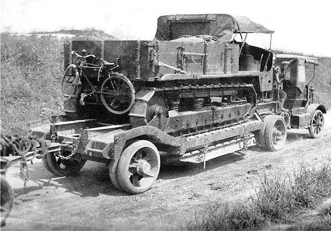 Le tracteur d'artillerie chenillé Schneider CD