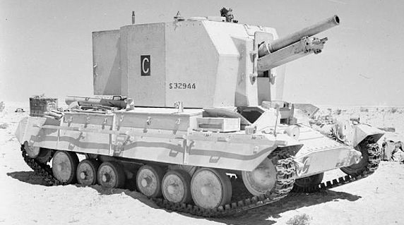 The 25 Pdr carrier Bishop in the North African desert in September, prior to the 2nd El Alamein battle. Despite its appearance, the superstructure didn't rotate.