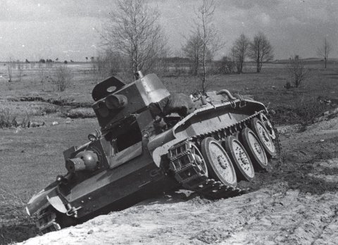 10TP being tracted near Warsaw 25 April 1939