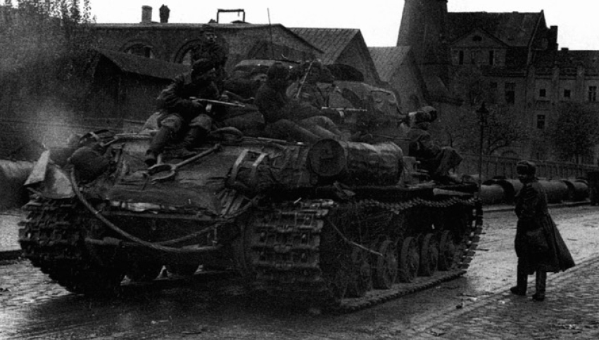 IS-2 in action, Berlin, 1945